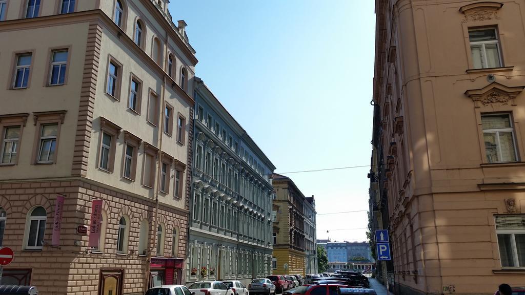 Apartment Sunny In Center Prag
