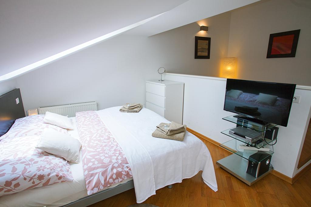 Apartment Sunny In Center Prag