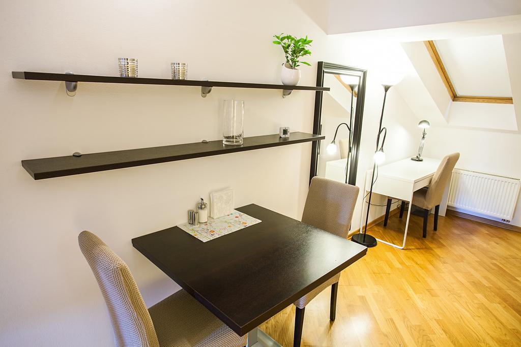 Apartment Sunny In Center Prag