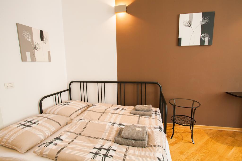 Sunny In Center Apartment Prag